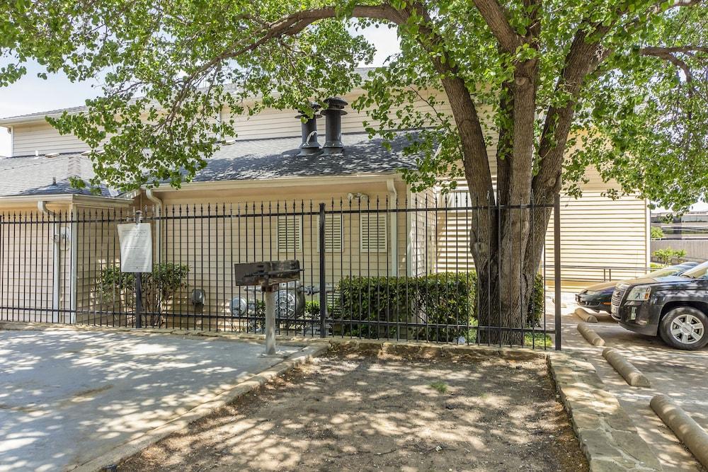 Hometowne Studios By Red Roof Dallas - North Addison - Tollway Exteriér fotografie